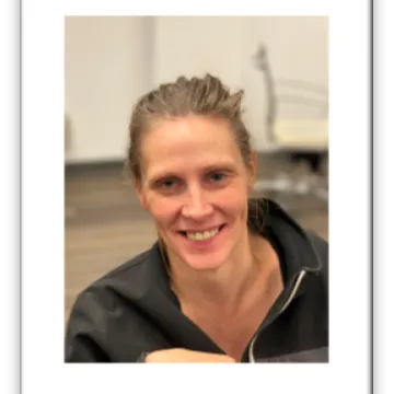 Headshot of Crystal Armstrong