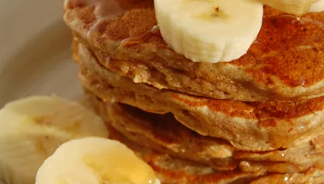 CINNAMON BANANA PANCAKES